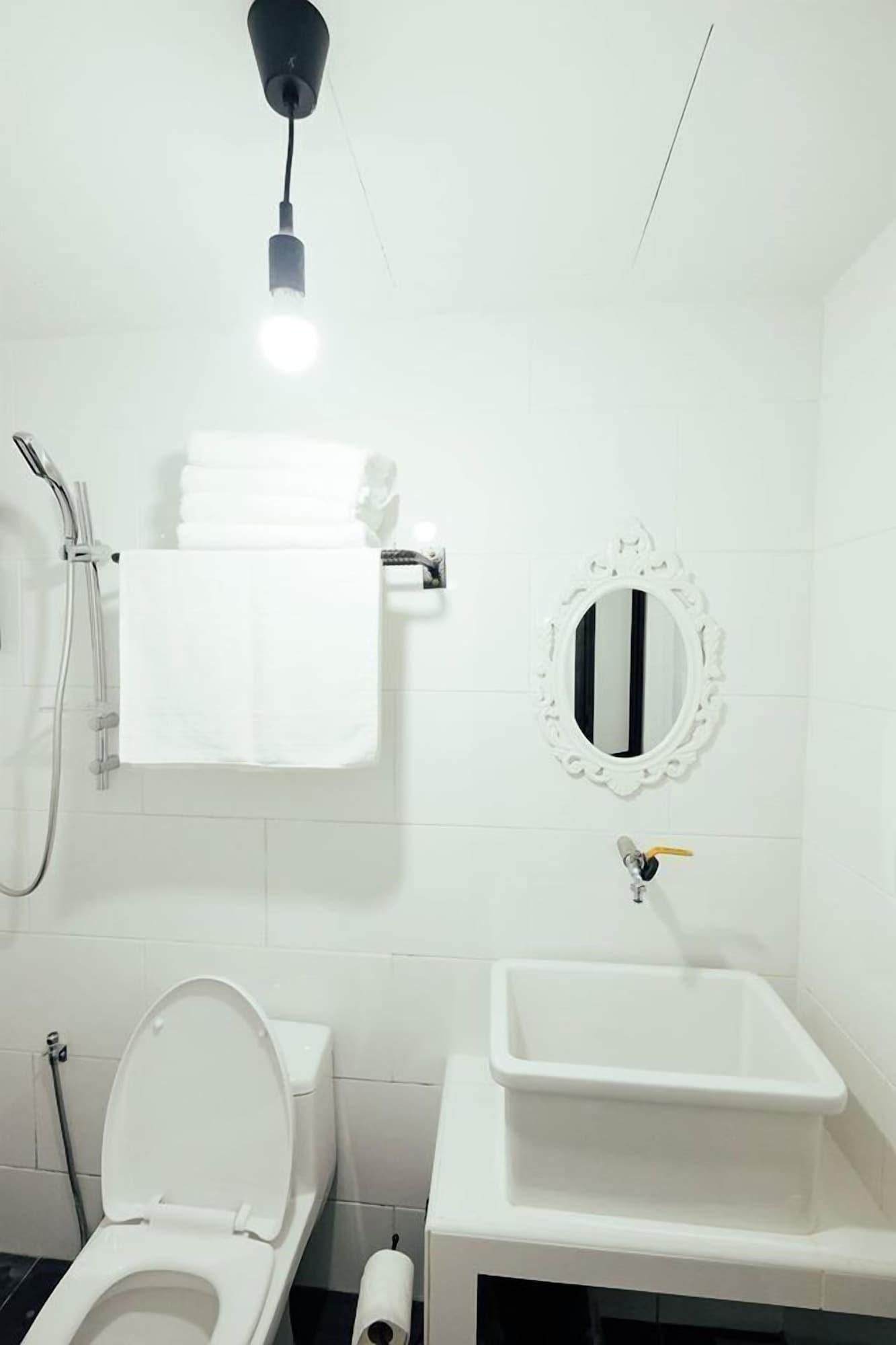 White Loft Hotel Malacca Kültér fotó