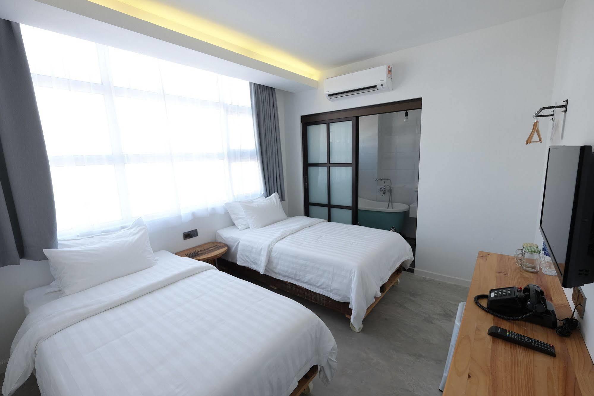 White Loft Hotel Malacca Kültér fotó
