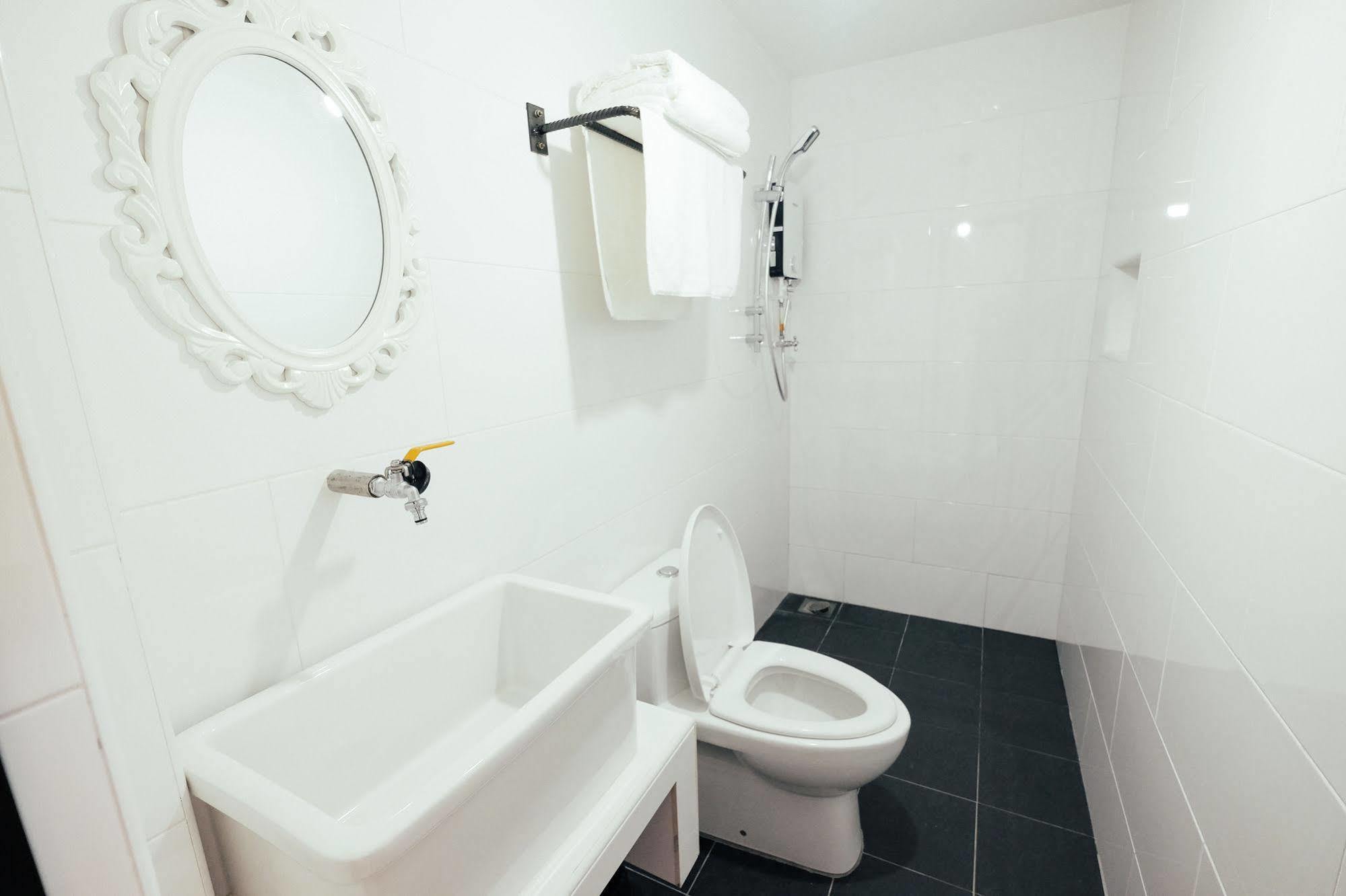 White Loft Hotel Malacca Kültér fotó