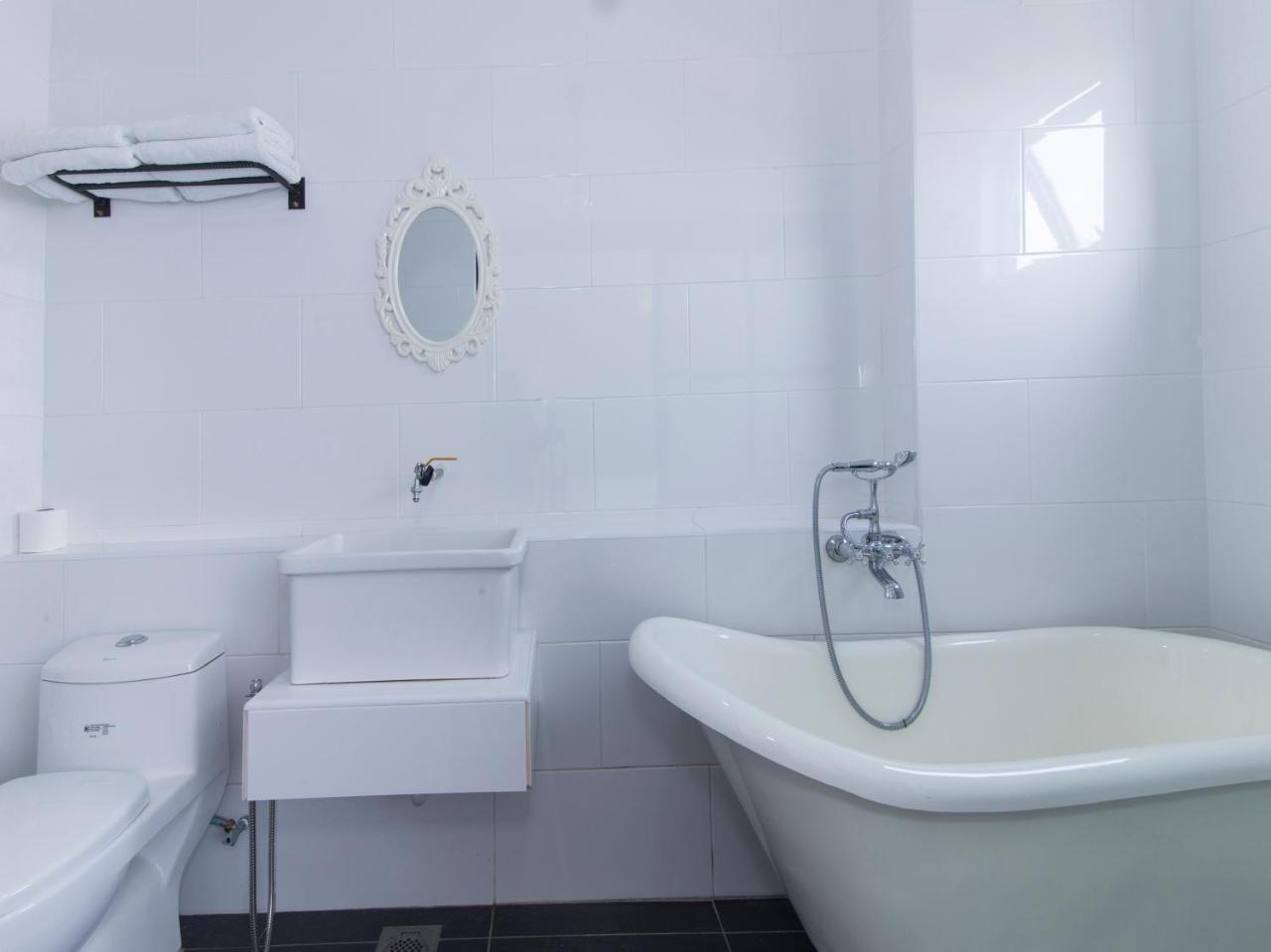 White Loft Hotel Malacca Kültér fotó