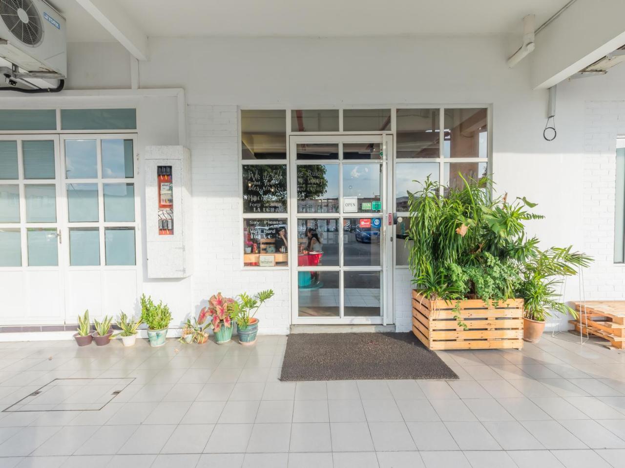White Loft Hotel Malacca Kültér fotó