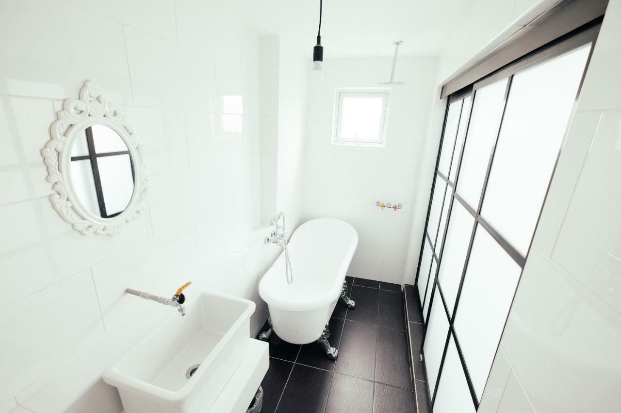 White Loft Hotel Malacca Kültér fotó